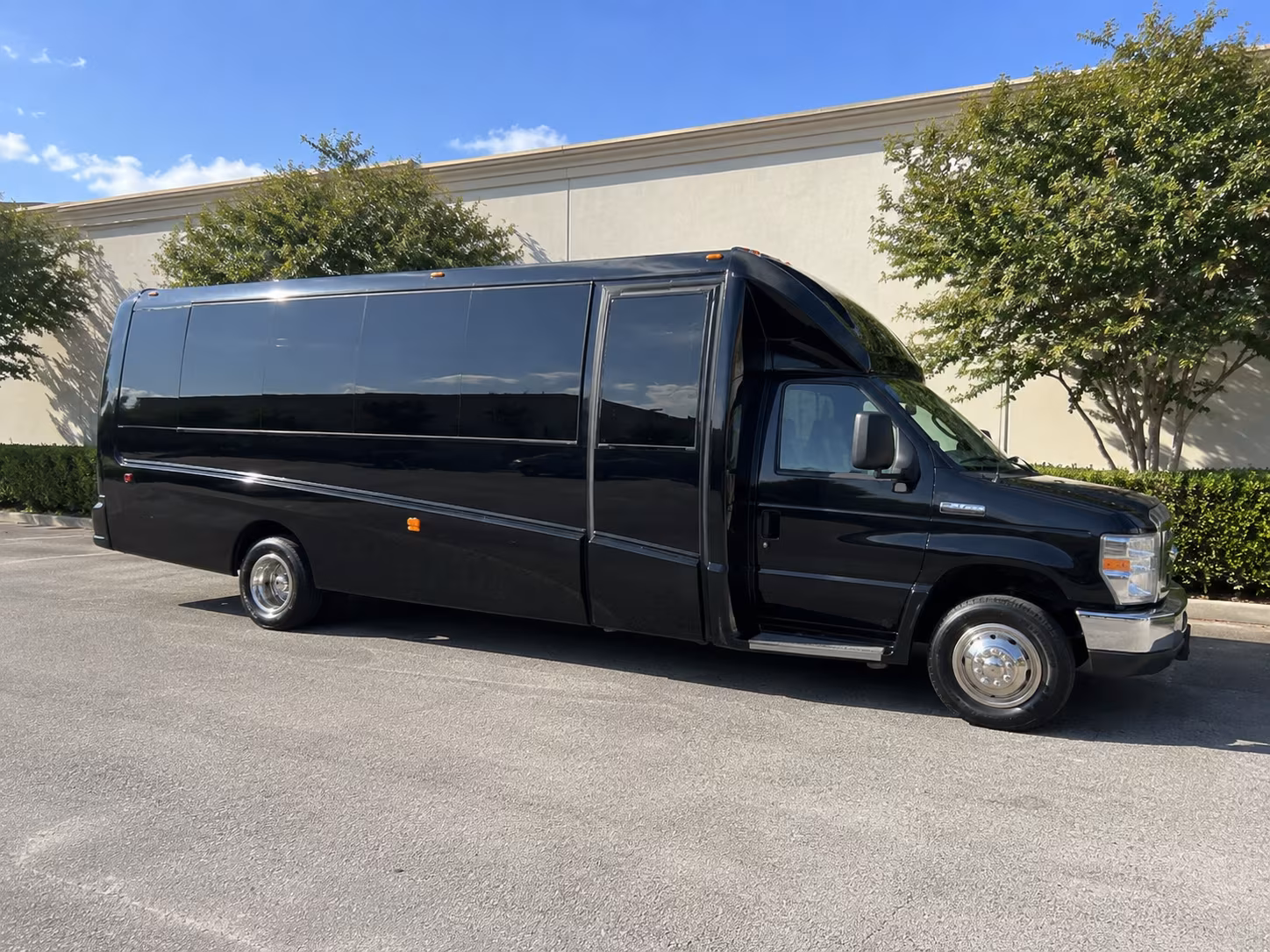 El Paso Winery Tour & Pub Crawl Transportation party bus exterior